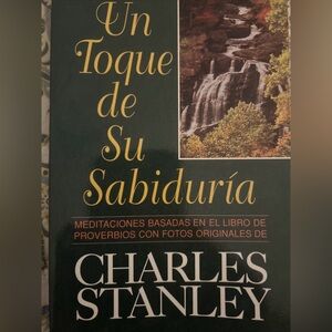 A soft covered book written in Spanish